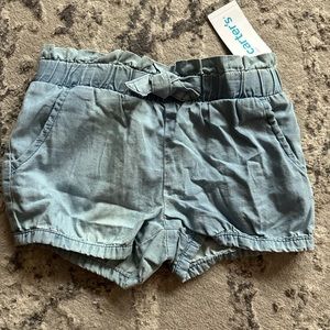 Carters shorts 5T with bow detail